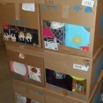 lot de 850 vaisselle jetable serviettes, assiettes, pailles, etc…………