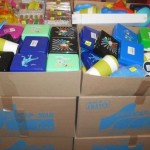 lot de plastique gobelets, boites hermétique, bols, etc……..