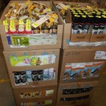 lot d'environ 2500 pièces de mercerie lacets, cirages, semelles, lingettes…..